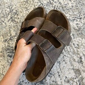 Brown leather Birkenstock sandals￼